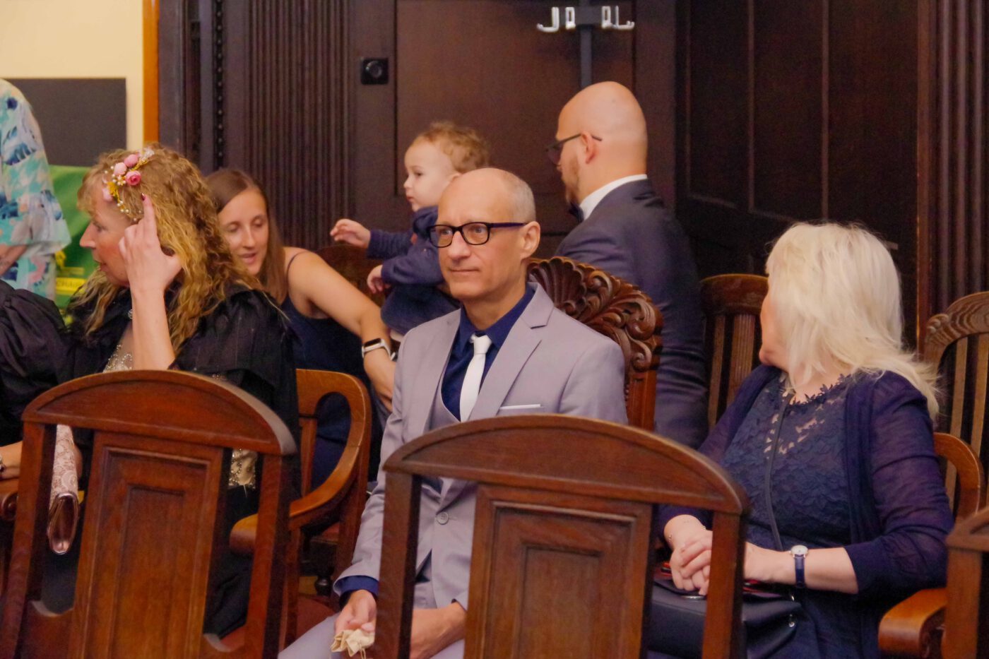 Bild 21 - Dirk, Jasmin, Mika, Standesamt, Trausaal, Ute - [K70_0137]