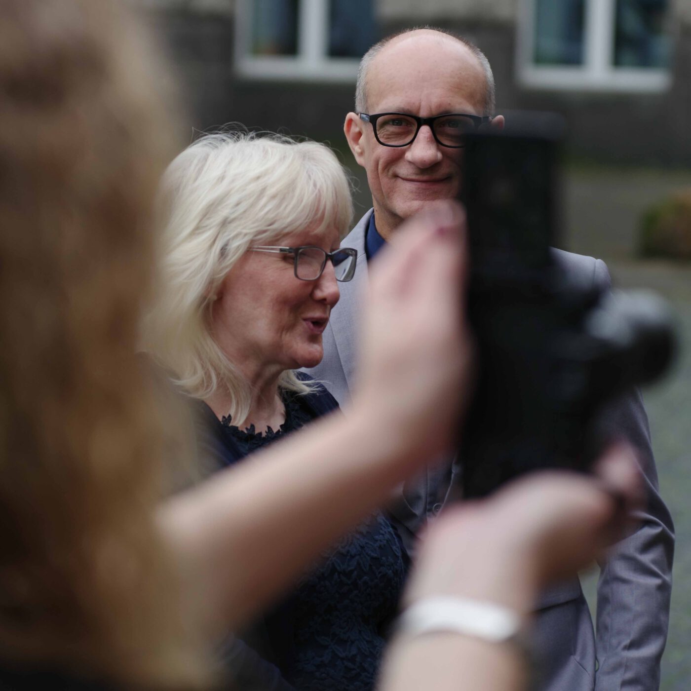 Bild 22 - Aussentreppe, Dirk, Sabine, Standesamt [K_3_0071]