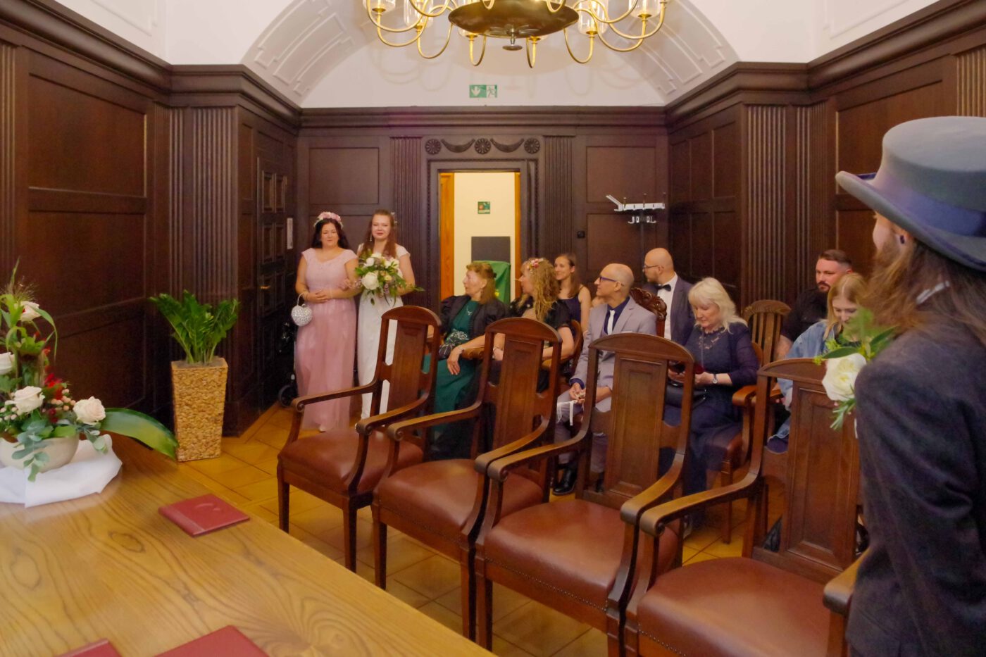 Bild 27 - Janine, Jasmin, Lesley, Mario, Sabine, Standesamt, Trausaal - [K70_0143]