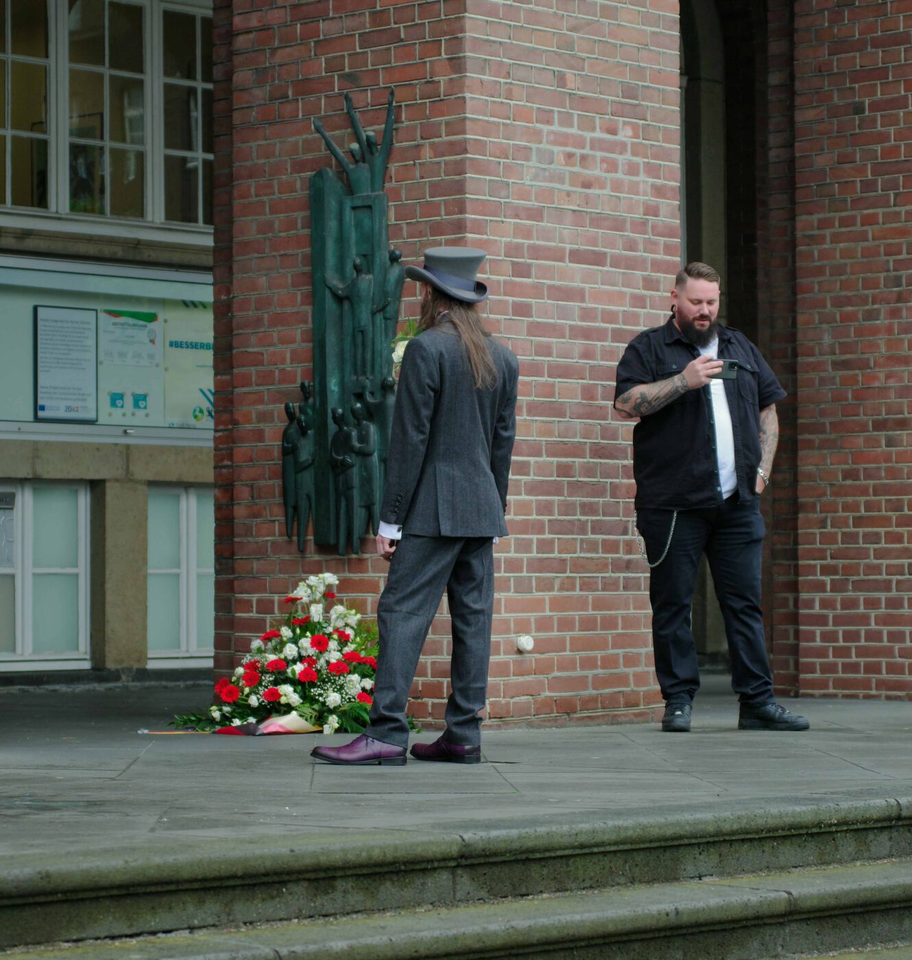 Bild 30 - Aussentreppe, Mario, Patrik, Standesamt, [K_3_0080]