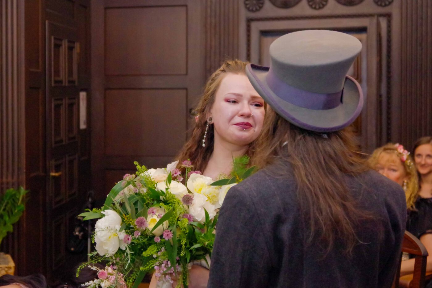 Bild 30 - Janine, Jasmin, Standesamt, Trausaal - [K70_0146]