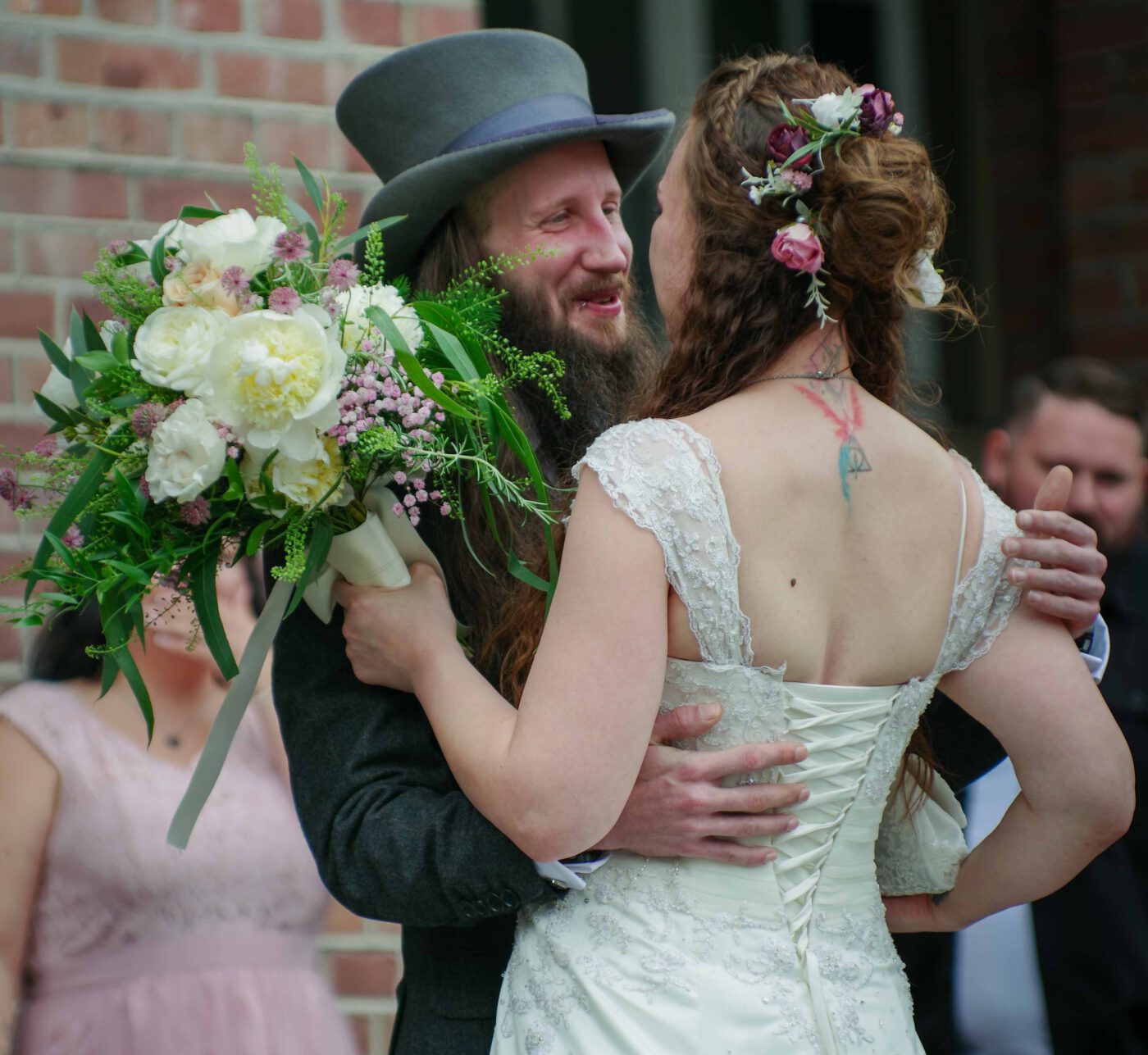 Bild 35 - Aussentreppe, Janine, Patrik, Standesamt [K_3_0093]