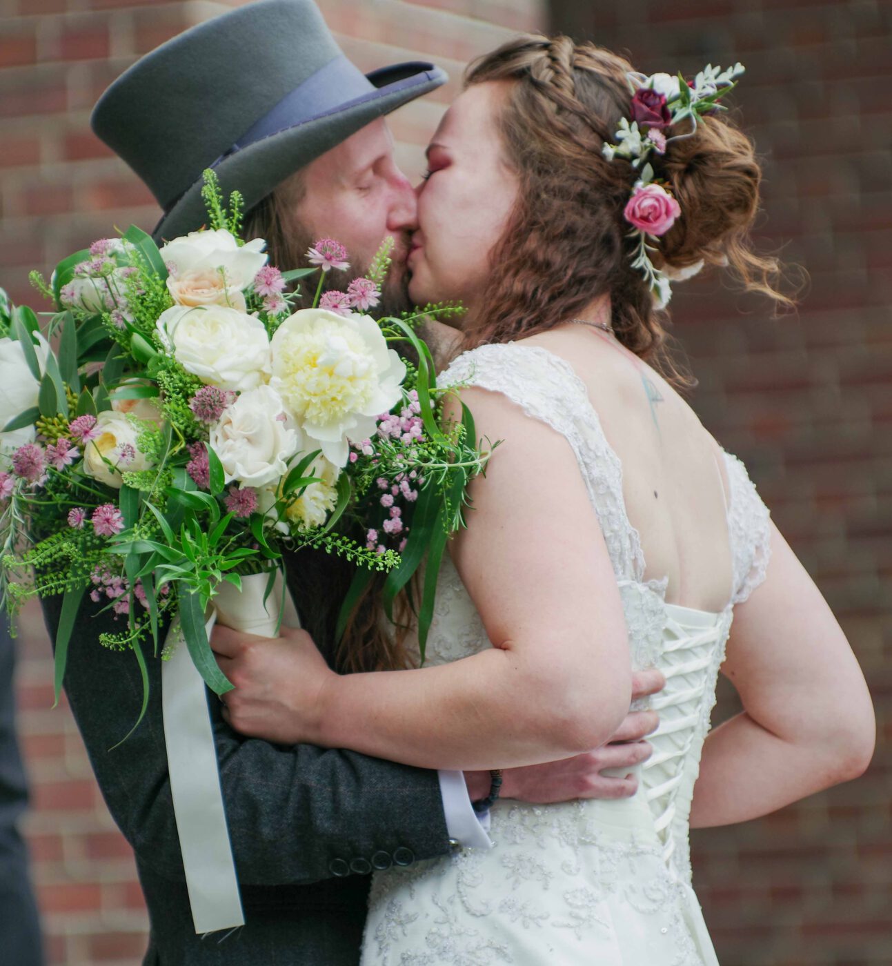 Bild 28 - Aussentreppe, Janine, Patrik, Standesamt [K_3_0099]