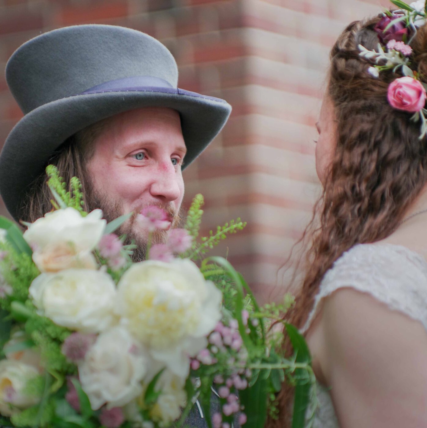 Bild 39 - Aussentreppe, Janine, Patrik, Standesamt [K_3_0099]