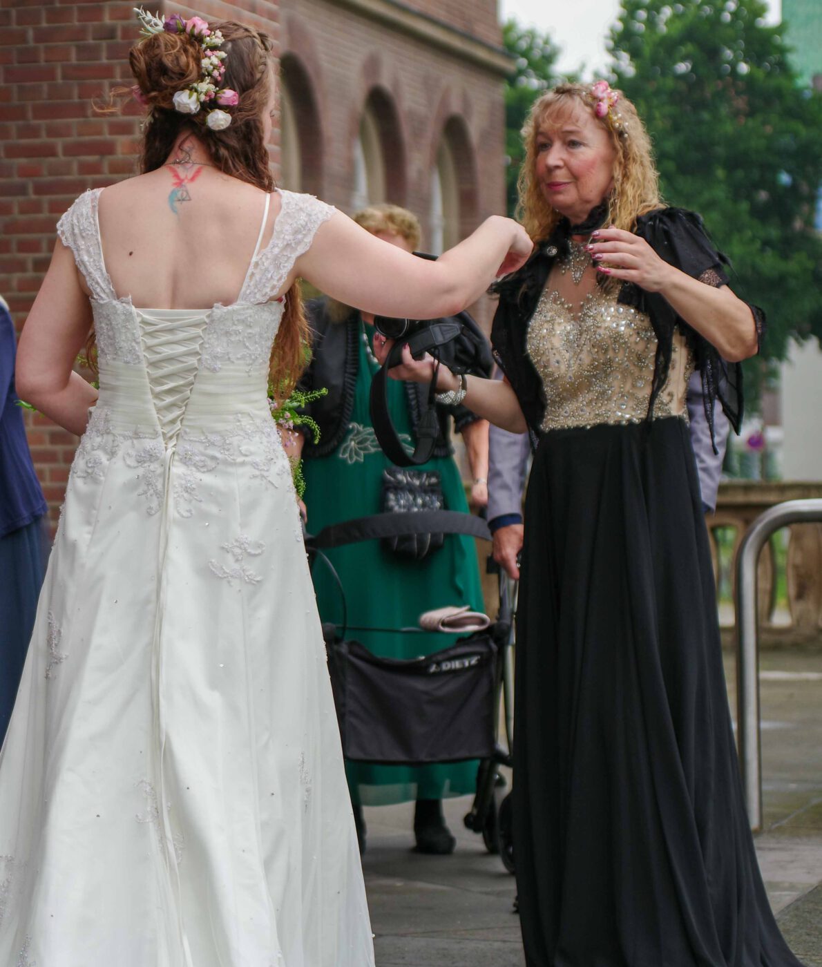 Bild 41 - Aussentreppe, Janine, Standesamt, Ute [K_3_0119]