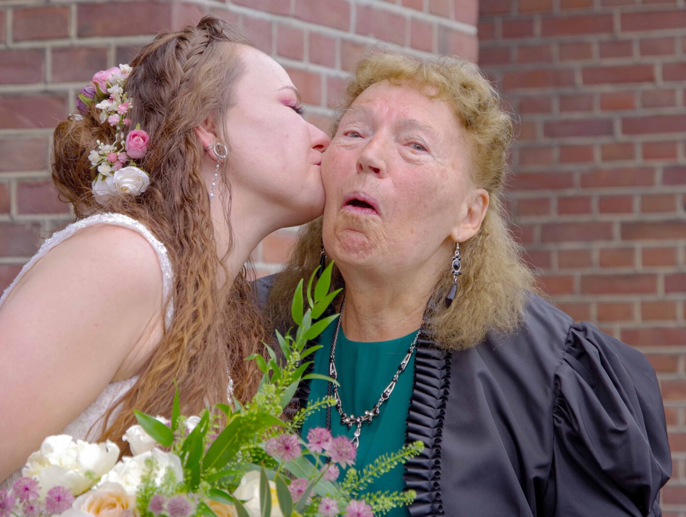 Bild 61 - Aussentreppe, Edith, Janine, Standesamt - [K70_0078]