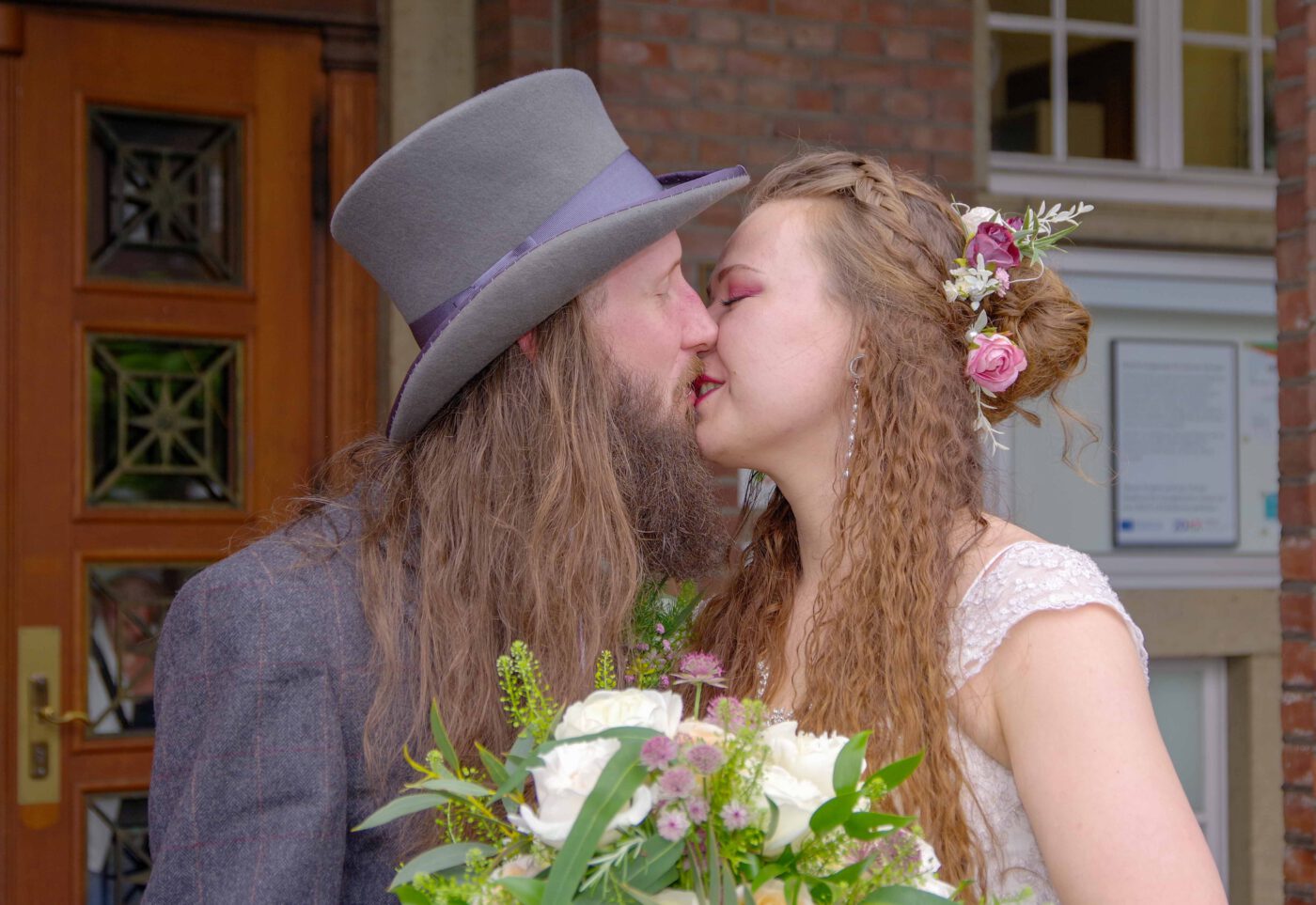 Bild 69 - Aussentreppe, Janine, Patrik, Standesamt - [K70_0102]